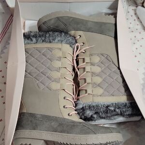 Women's Quilted Winter Boots with Faux Fur Trim